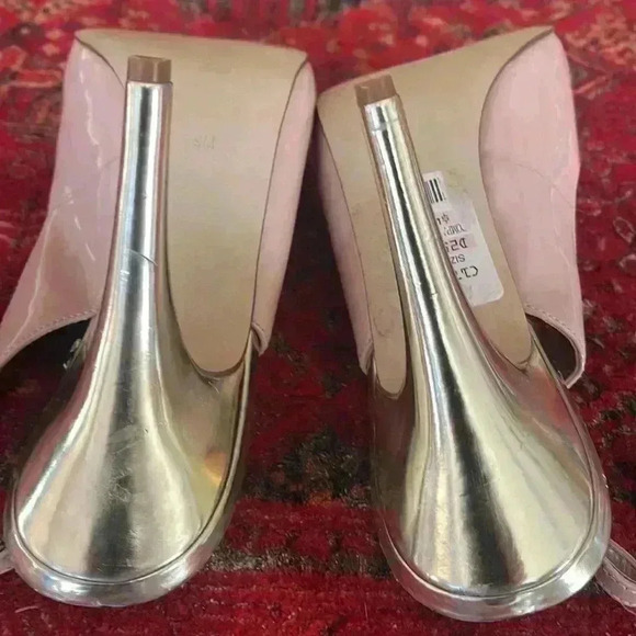 Guess women’s size 9 summer sandals. Gently worn. - Picture 6 of 8